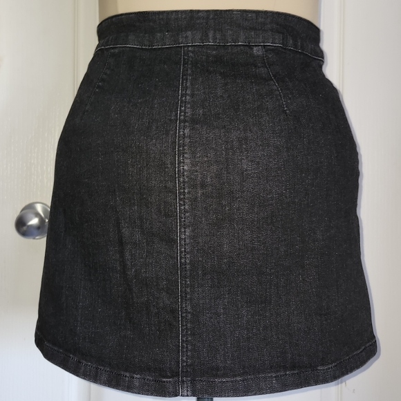 Garage black stretch denim button front miniskirt in size medium - Picture 4 of 12
